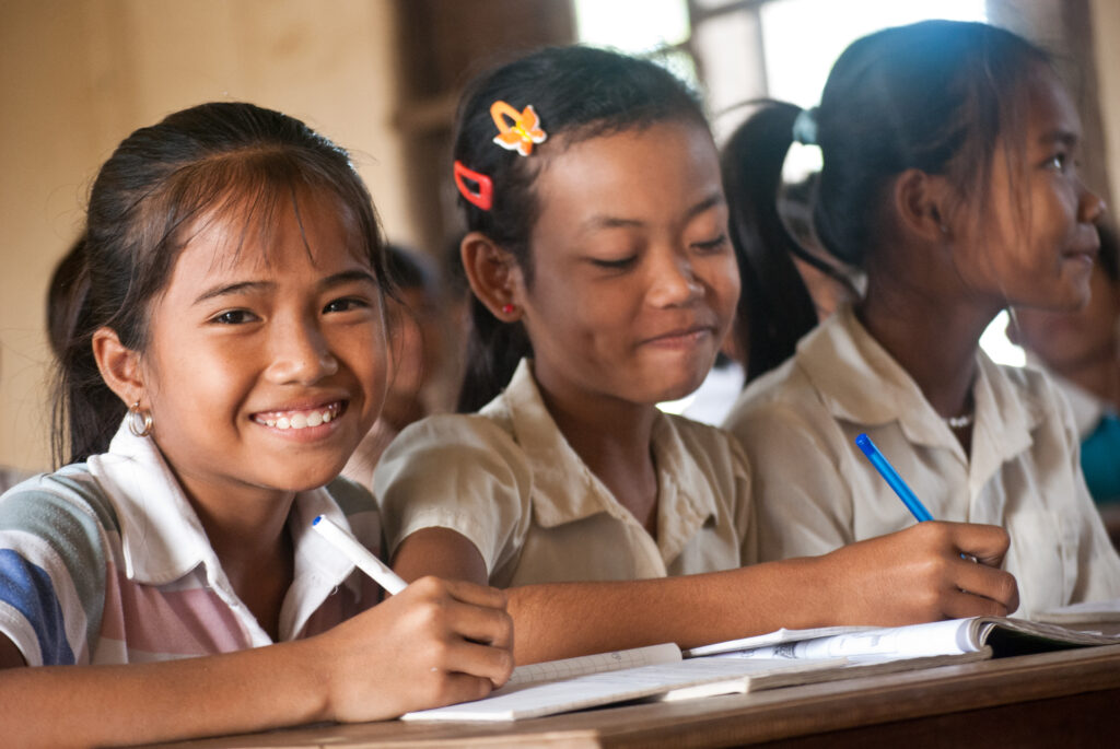 Flickors utbildning förloras i klimatkrisen – därför behövs ActionAid