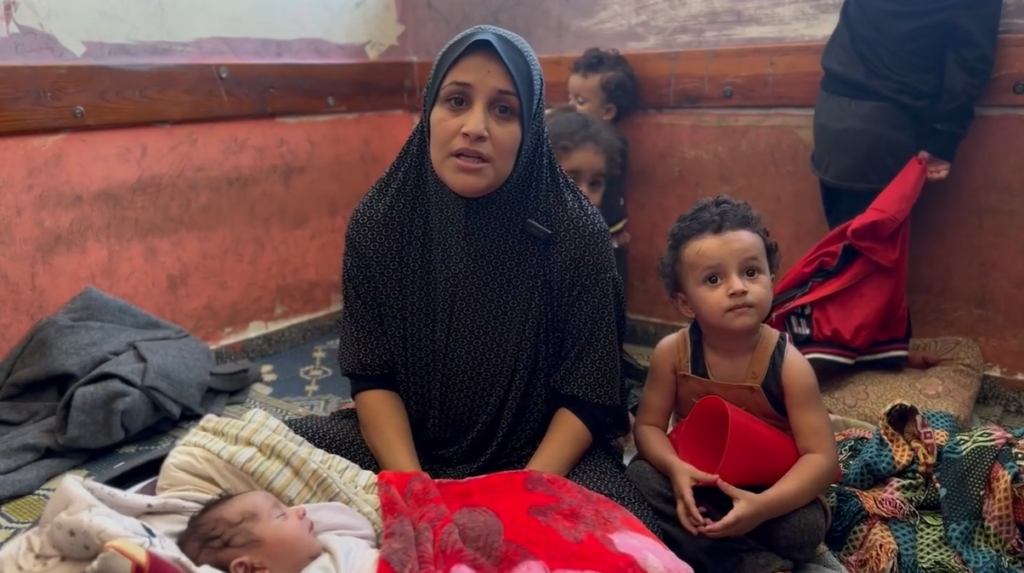 kvinna med barn i Gaza