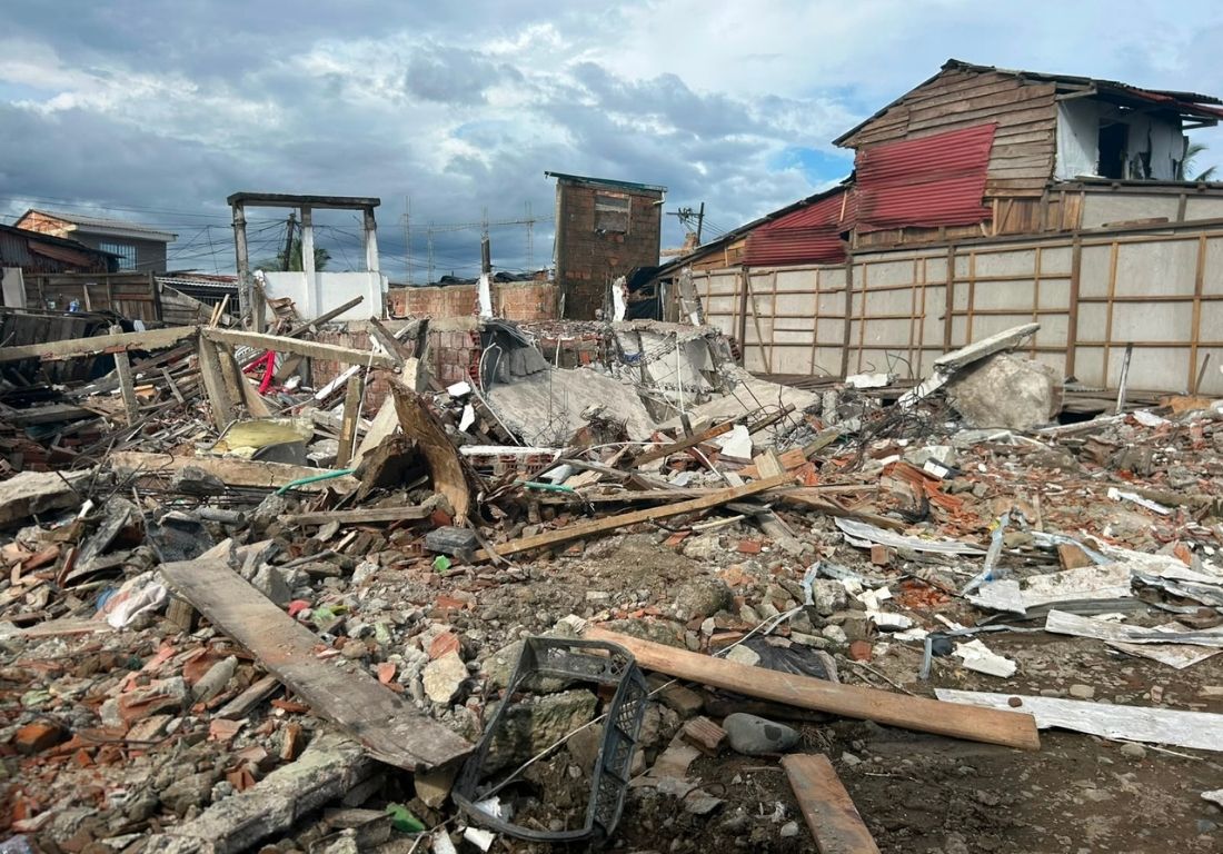 Förstörda hem av jordbävningen i Barrio el Lleras, Buenaventura. Bild: Isabella Cipirska/ActionAid