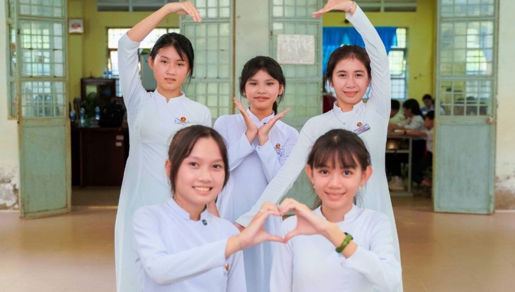 Flickor från skola som ActionAid stöttar i Mekongdeltat i Vietnam.